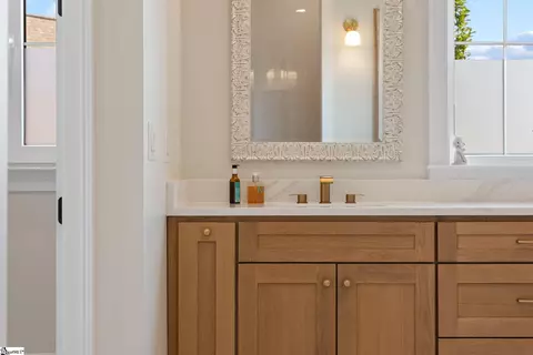 Bath - 720 Castle Stone Dr, Moore, SC 29369 photo 3 of 8