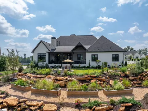 Exterior - 720 Castle Stone Dr, Moore, SC 29369 photo 6 of 10