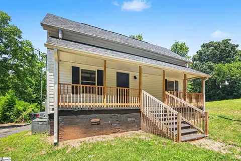 Exterior - 586 Hickory Dr, Startex, SC 29377 photo 2 of 3