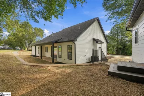 Exterior - 201 Maple St, Lyman, SC 29365 photo 5 of 7