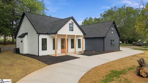 Exterior - 201 Maple St, Lyman, SC 29365 photo 2 of 7