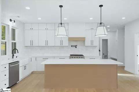 Kitchen - 201 Maple St, Lyman, SC 29365 photo 2 of 5