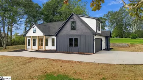 Exterior - 201 Maple St, Lyman, SC 29365 photo 3 of 7