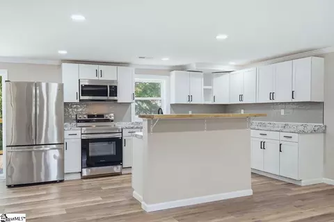 Kitchen - 418 Old River Rd, Pelzer, SC 29669 photo 2 of 2