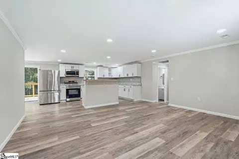 Living - 418 Old River Rd, Pelzer, SC 29669 photo 2 of 4