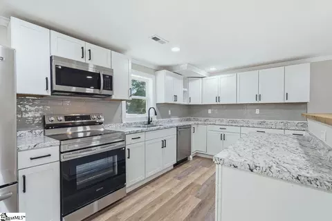 Kitchen - 418 Old River Rd, Pelzer, SC 29669 photo 1 of 2