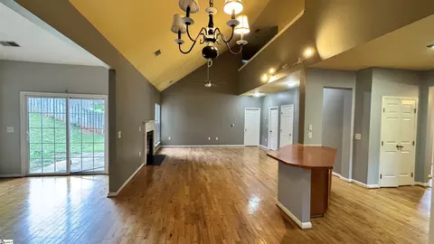 Living - 226 Highgate Cir, Greer, SC 29650 photo 2 of 8