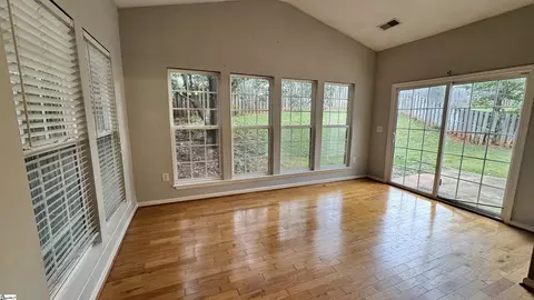Living - 226 Highgate Cir, Greer, SC 29650 photo 4 of 8
