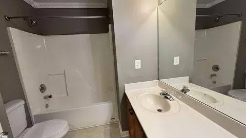 Bath - 226 Highgate Cir, Greer, SC 29650 photo 3 of 3