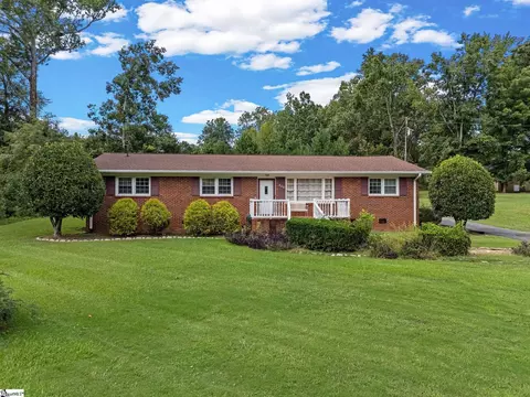 808 Primrose Ln, Spartanburg, SC 29303