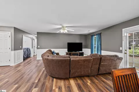 Entry Way - 465 Boiter Rd, Williamston, SC 29697 photo 3 of 4