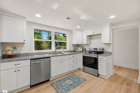 Kitchen - 7 Beaverdam Rd, Williamston, SC 29697 photo 2 of 3