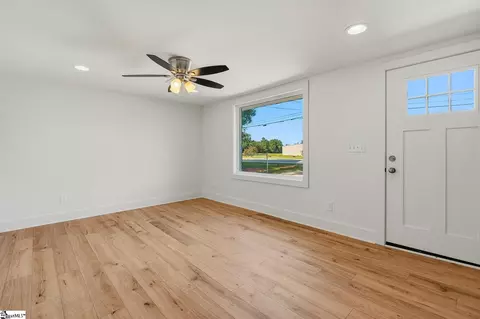 Living - 7 Beaverdam Rd, Williamston, SC 29697 photo 2 of 2