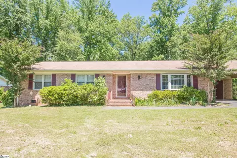 631 Pine Hill Dr, Boiling Springs, SC 29316