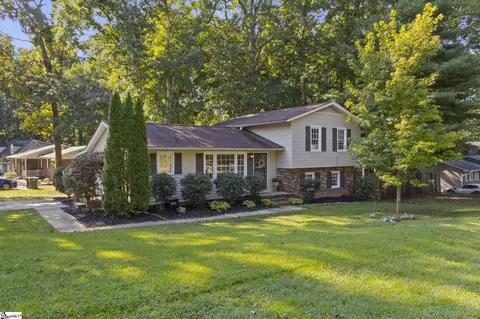 102 Branchview Ct, Simpsonville, SC 29680