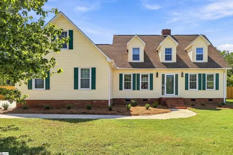 101 Hunters Woods Dr, Simpsonville, SC 29680