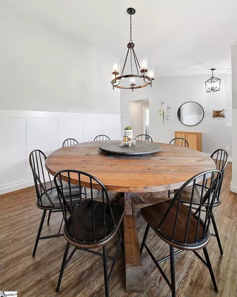 Dining - 357 Beaver Dam Rd, Gaffney, SC 29341 photo 2 of 2