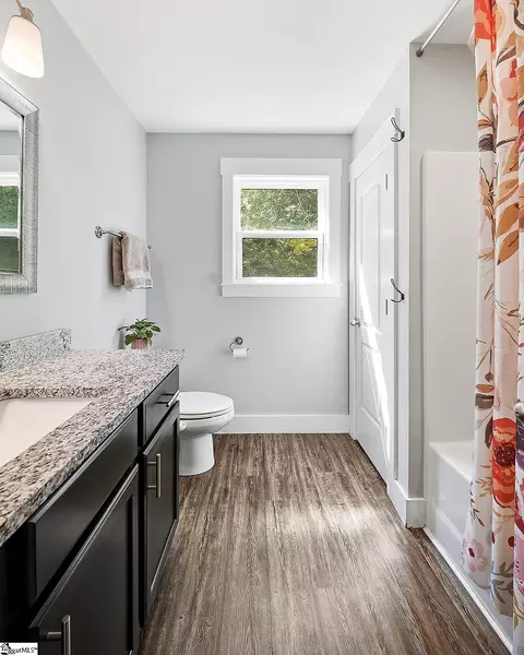 Bath - 357 Beaver Dam Rd, Gaffney, SC 29341 photo 2 of 3