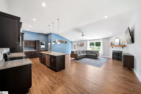 Entry Way - 357 Beaver Dam Rd, Gaffney, SC 29341 photo 3 of 3