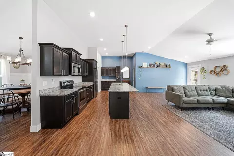 Entry Way - 357 Beaver Dam Rd, Gaffney, SC 29341 photo 2 of 3