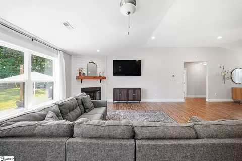Living - 357 Beaver Dam Rd, Gaffney, SC 29341 photo 1 of 1