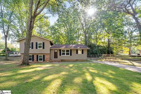 307 Sherondale Ln, Simpsonville, SC 29680