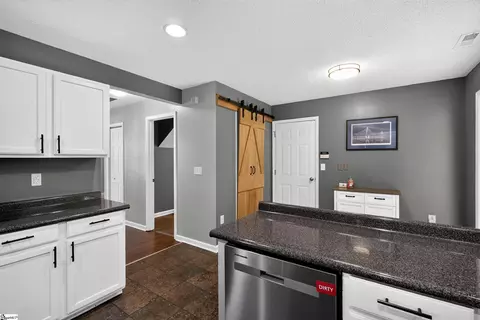 Entry Way - 615 Eldredge Ct, Moore, SC 29369 photo 4 of 6