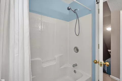 Bath - 615 Eldredge Ct, Moore, SC 29369 photo 2 of 3