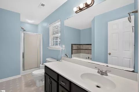 Bath - 615 Eldredge Ct, Moore, SC 29369 photo 3 of 3