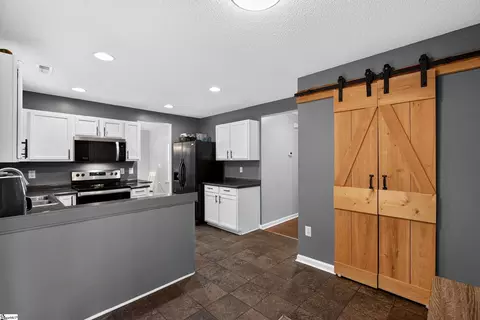 Entry Way - 615 Eldredge Ct, Moore, SC 29369 photo 5 of 6