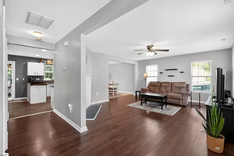 Entry Way - 615 Eldredge Ct, Moore, SC 29369 photo 3 of 6