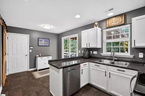 Kitchen - 615 Eldredge Ct, Moore, SC 29369 photo 2 of 3
