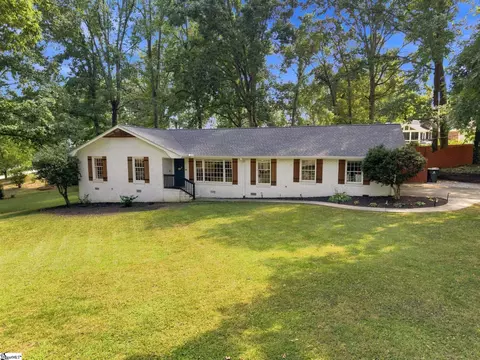 2 Crafton St, Taylors, SC 29687