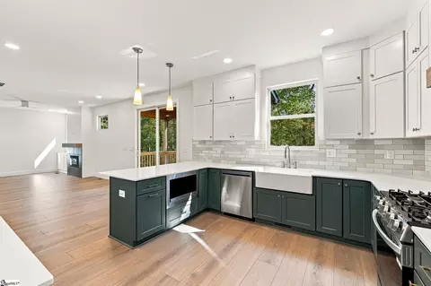 Kitchen - 148 Fox Run Cir, Greer, SC 29651 photo 4 of 5