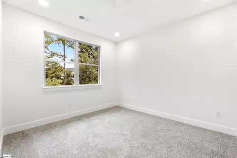 Bedroom - 148 Fox Run Cir, Greer, SC 29651 photo 5 of 6