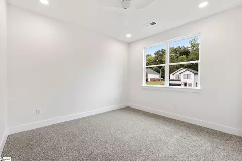 Bedroom - 148 Fox Run Cir, Greer, SC 29651 photo 4 of 6