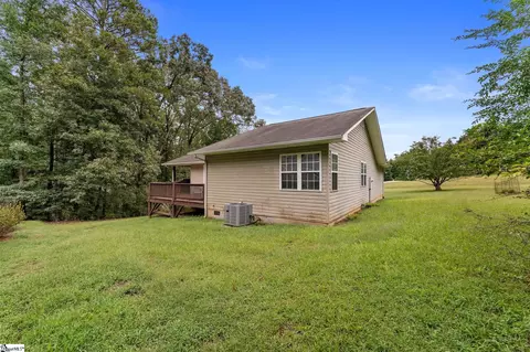 Exterior - 700 Twilight Ct, Seneca, SC 29672 photo 6 of 8