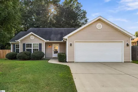 106 Landing Ln, Simpsonville, SC 29681