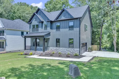 2 Henderson Dr, Travelers Rest, SC 29690