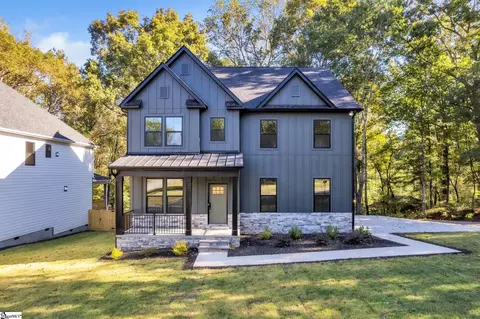2 Henderson Dr, Travelers Rest, SC 29690