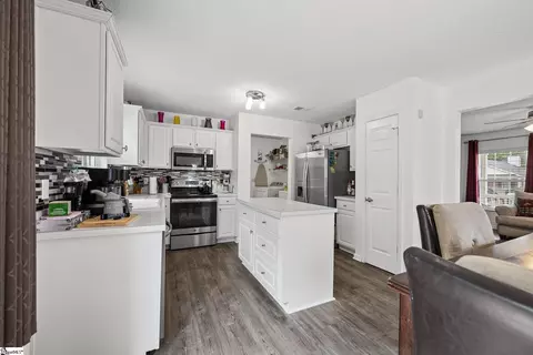 Kitchen - 317 Hampton Ridge Dr, Greer, SC 29651 photo 2 of 3
