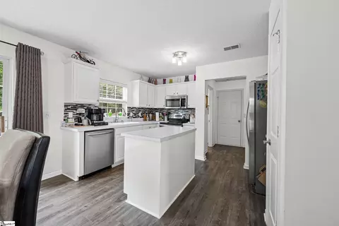 Kitchen - 317 Hampton Ridge Dr, Greer, SC 29651 photo 3 of 3
