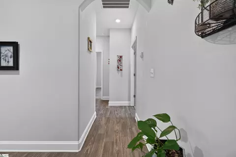 Entry Way - 541 Chantry Ln, Moore, SC 29369 photo 6 of 10