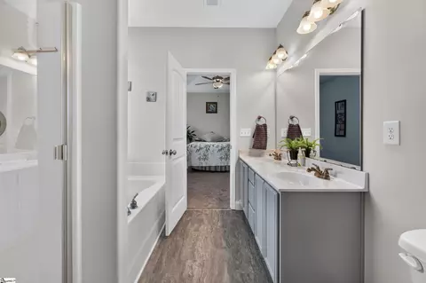 Entry Way - 541 Chantry Ln, Moore, SC 29369 photo 9 of 10