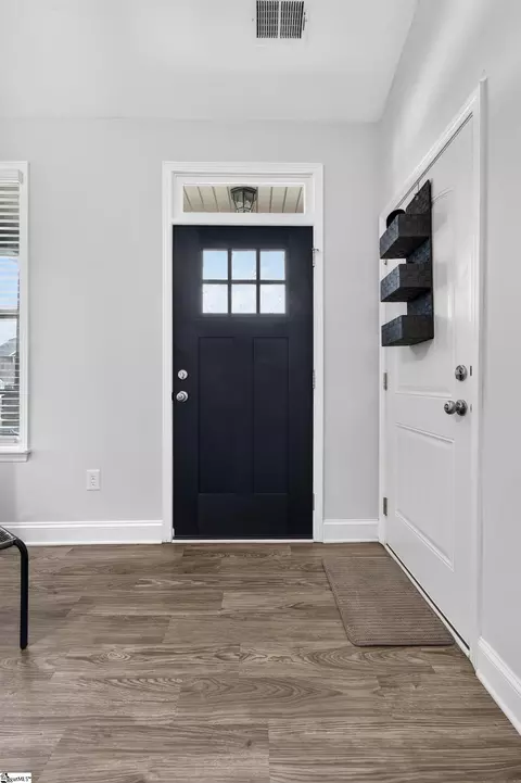 Entry Way - 541 Chantry Ln, Moore, SC 29369 photo 2 of 10