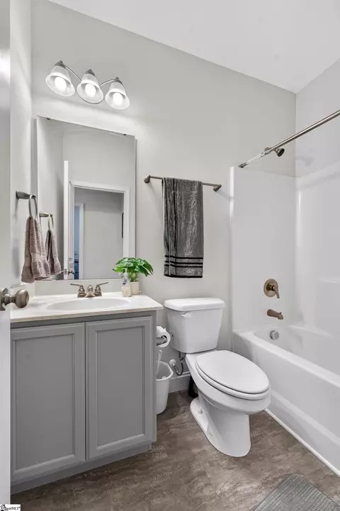Bath - 541 Chantry Ln, Moore, SC 29369 photo 4 of 6