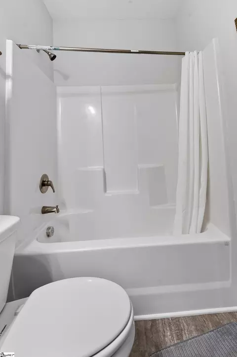 Bath - 541 Chantry Ln, Moore, SC 29369 photo 5 of 6