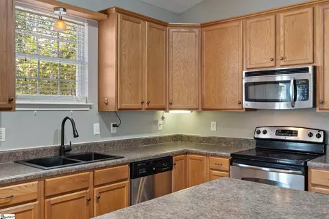 Kitchen - 9 Tack Ln, Greer, SC 29650 photo 4 of 5