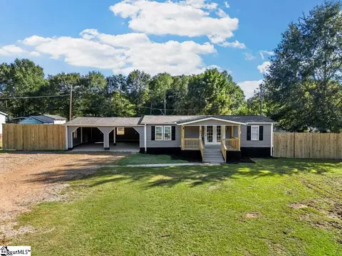 201 Foxfire Rd, Cowpens, SC 29330