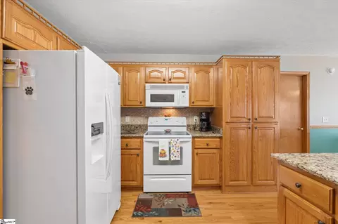Kitchen - 314 Camperdown Ct, Easley, SC 29642 photo 5 of 5